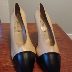 Vintage Chanel cap toe heels - size 36